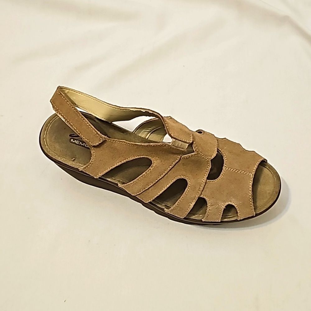 Skechers arch fit wedge platform sandals size 9 Tan